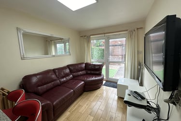 4 bed flat, Corn Close, Ardwick, Manchester, M130EB - Image 3